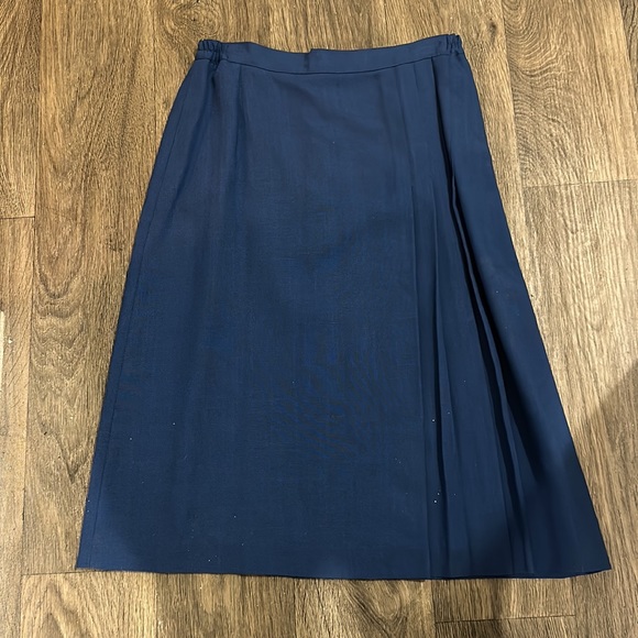 Vintage suit with skirt - Picture 5 of 8